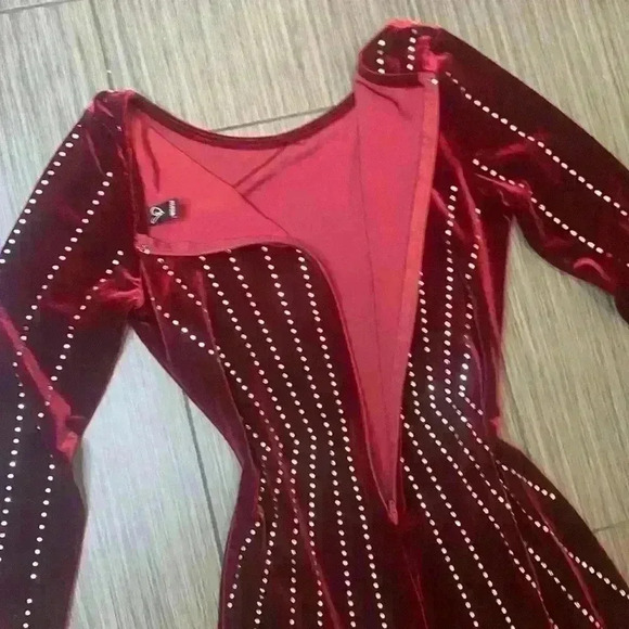 Windsor Burgundy Mei Heat Up The Night Long Fitted Sleeves Mini Dress Size S-M - Picture 6 of 8